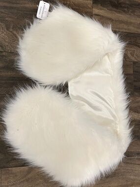 White faux fur wrap
